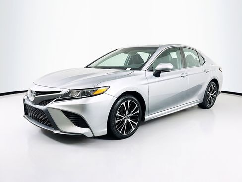 Used 2018 Toyota Camry SE w/ Moonroof Package image 3