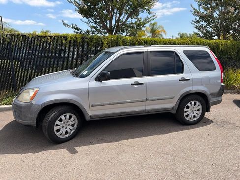 Used 2005 Honda CR-V LX image 9