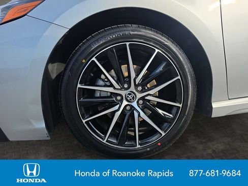 Used 2022 Toyota Camry SE FWD image 9