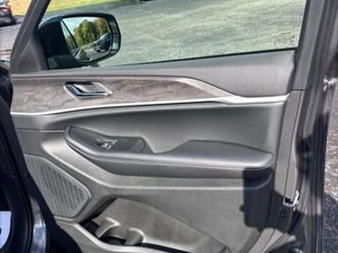 New 2025 Jeep Grand Cherokee Limited w/ Black Appearance Package image 47