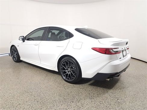 Used 2025 Toyota Camry SE image 7