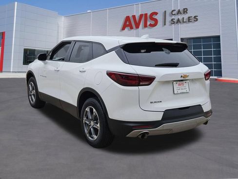 Used 2025 Chevrolet Blazer LT FWD image 3