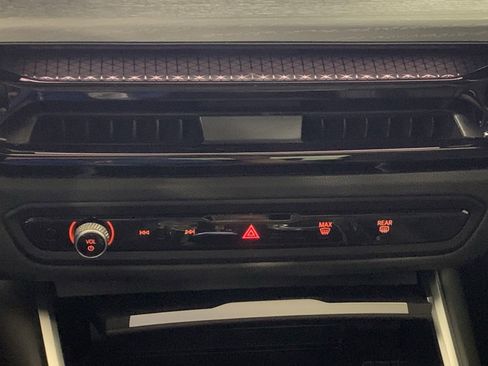 Used 2025 BMW 330i Sedan w/ M Sport Package image 22