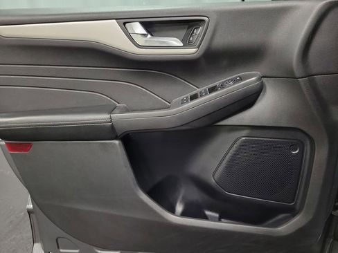 Used 2021 Ford Escape SE image 21