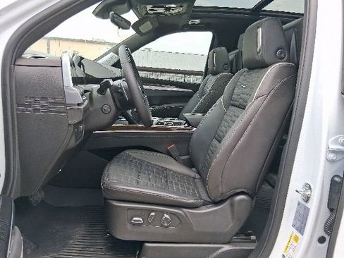 Used 2026 Cadillac Escalade Platinum Sport w/ LPO, Floor Liner Package RWD image 23