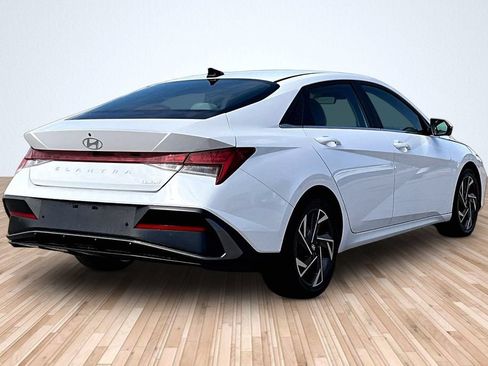 Used 2024 Hyundai Elantra Limited FWD image 2