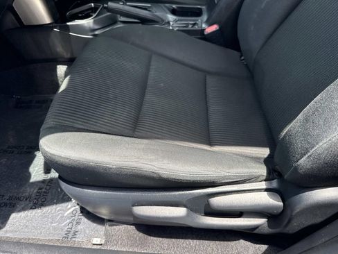 Used 2018 Toyota RAV4 LE FWD image 26