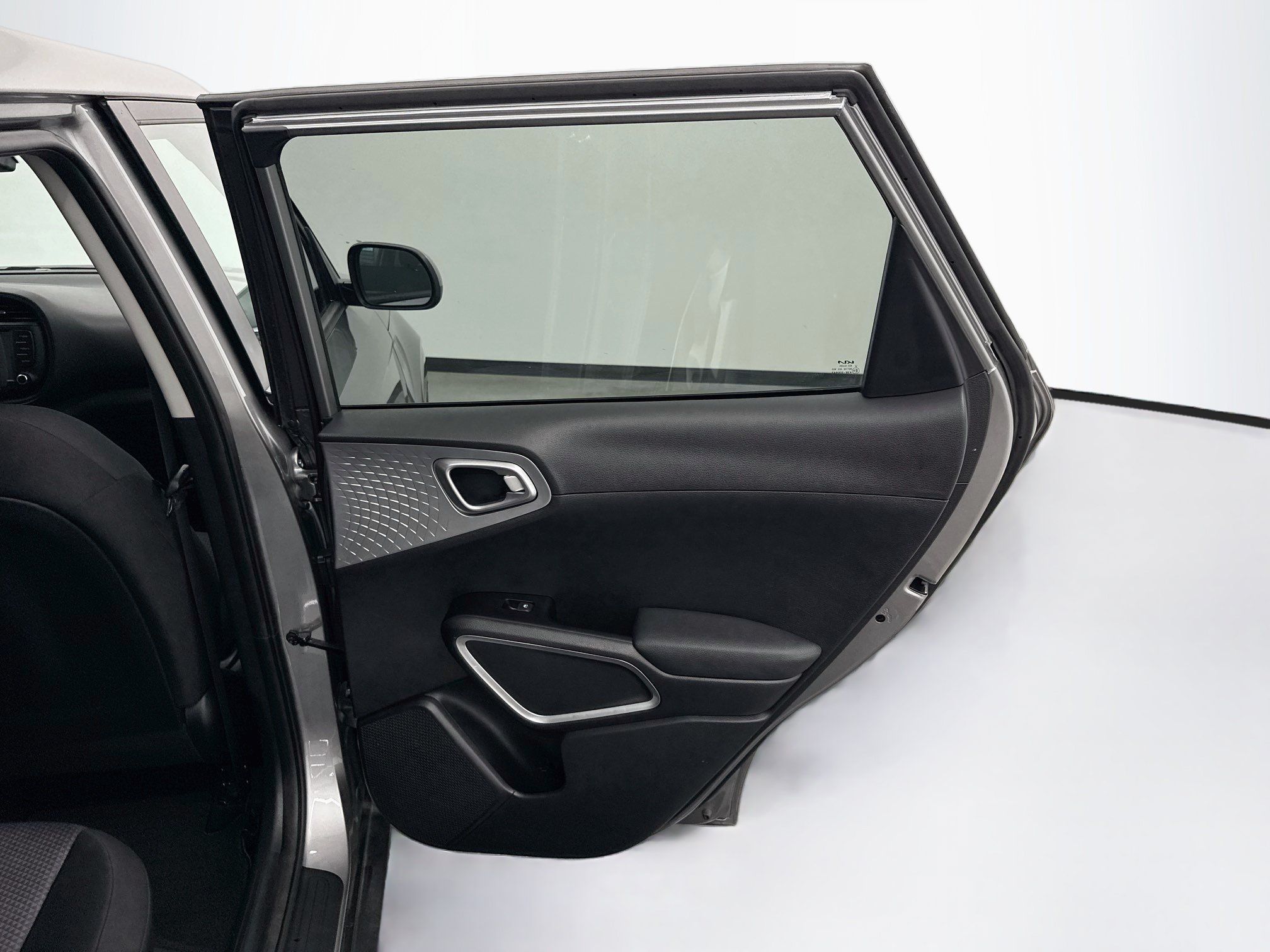 Used 2025 Kia Soul LX w/ LX Technology Package FWD image 28