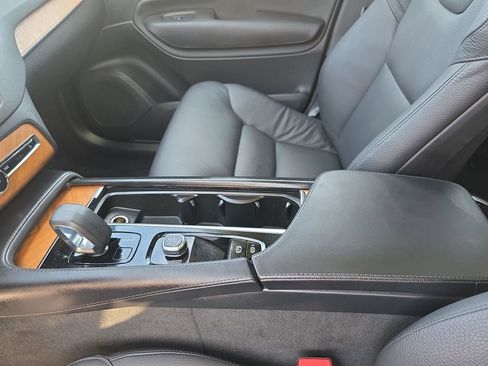 Certified 2024 Volvo XC90 B5 Plus image 36