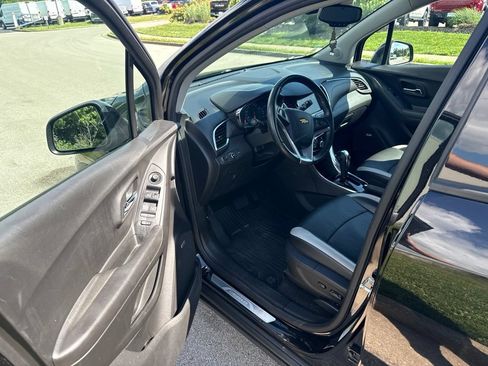 Used 2018 Chevrolet Trax Premier w/ Midnight Edition AWD/4WD image 5