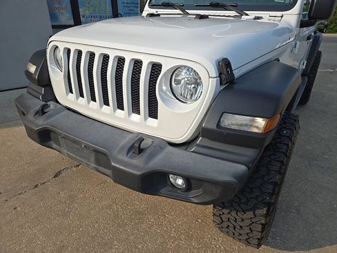 Used 2019 Jeep Wrangler Unlimited Sport S AWD/4WD image 17