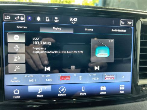 Used 2024 Chrysler Pacifica Touring-L image 12