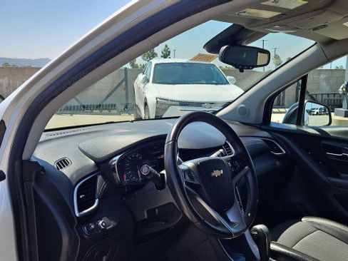 Used 2022 Chevrolet Trax LT w/ Redline Edition FWD image 10