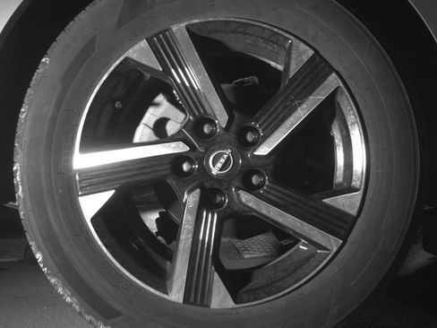 Used 2025 Nissan Sentra SV FWD image 18
