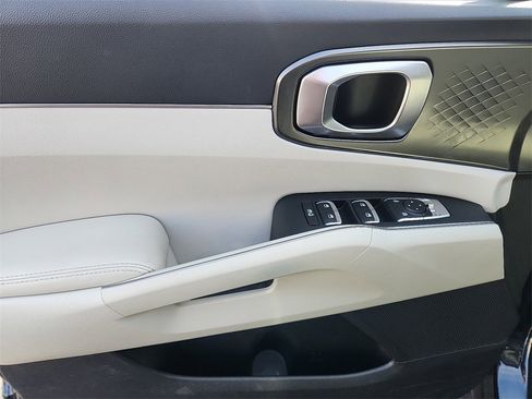 Used 2023 Kia Sorento EX image 13