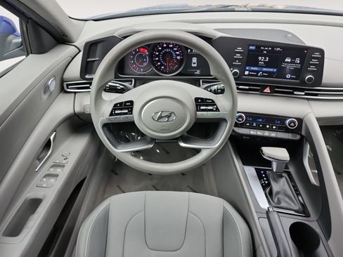 Used 2023 Hyundai Elantra SEL w/ Cargo Package FWD image 11