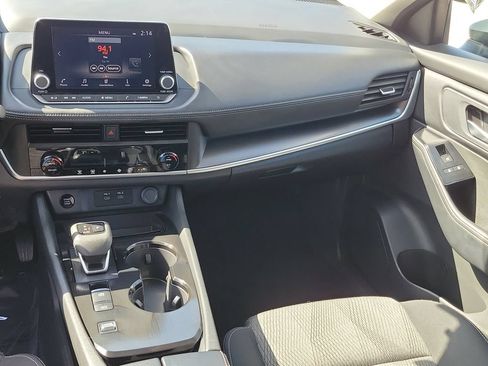 Certified 2025 Nissan Rogue SV FWD image 25