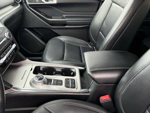 Used 2020 Ford Explorer XLT w/ Equipment Group 202A image 25