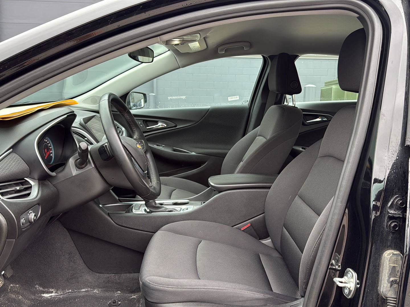 Used 2024 Chevrolet Malibu LT w/ Midnight Edition FWD image 9