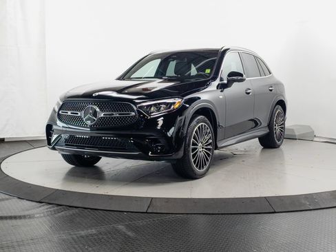 Used 2025 Mercedes-Benz GLC 350e 4MATIC image 3