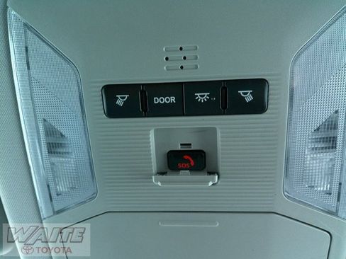 Used 2021 Toyota RAV4 LE image 18