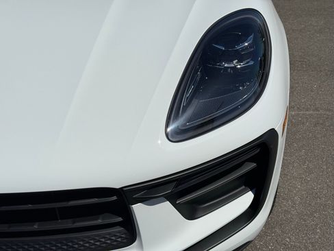Used 2026 Porsche Macan AWD/4WD image 11