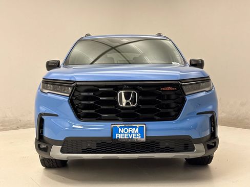 Used 2025 Honda Pilot TrailSport image 3