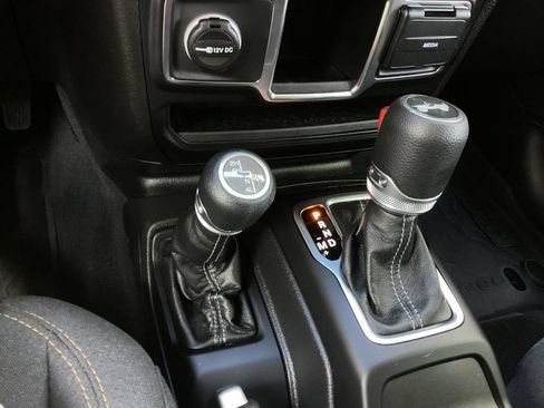 Used 2024 Jeep Wrangler Sport AWD/4WD image 17