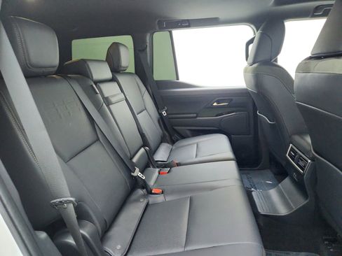 Used 2025 Lexus GX 550 w/ Accessory Package (32) image 29