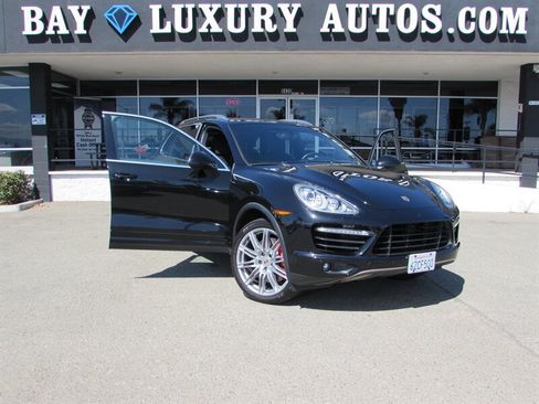 Used 2013 Porsche Cayenne Turbo AWD/4WD image 38