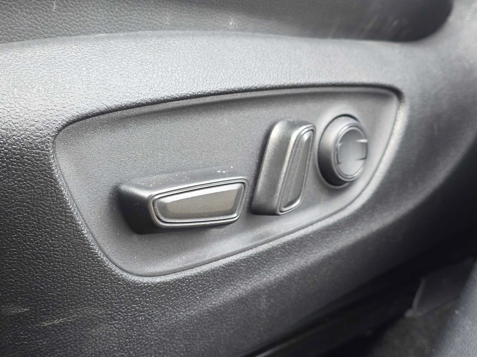 Used 2023 Toyota Highlander XLE AWD/4WD image 25