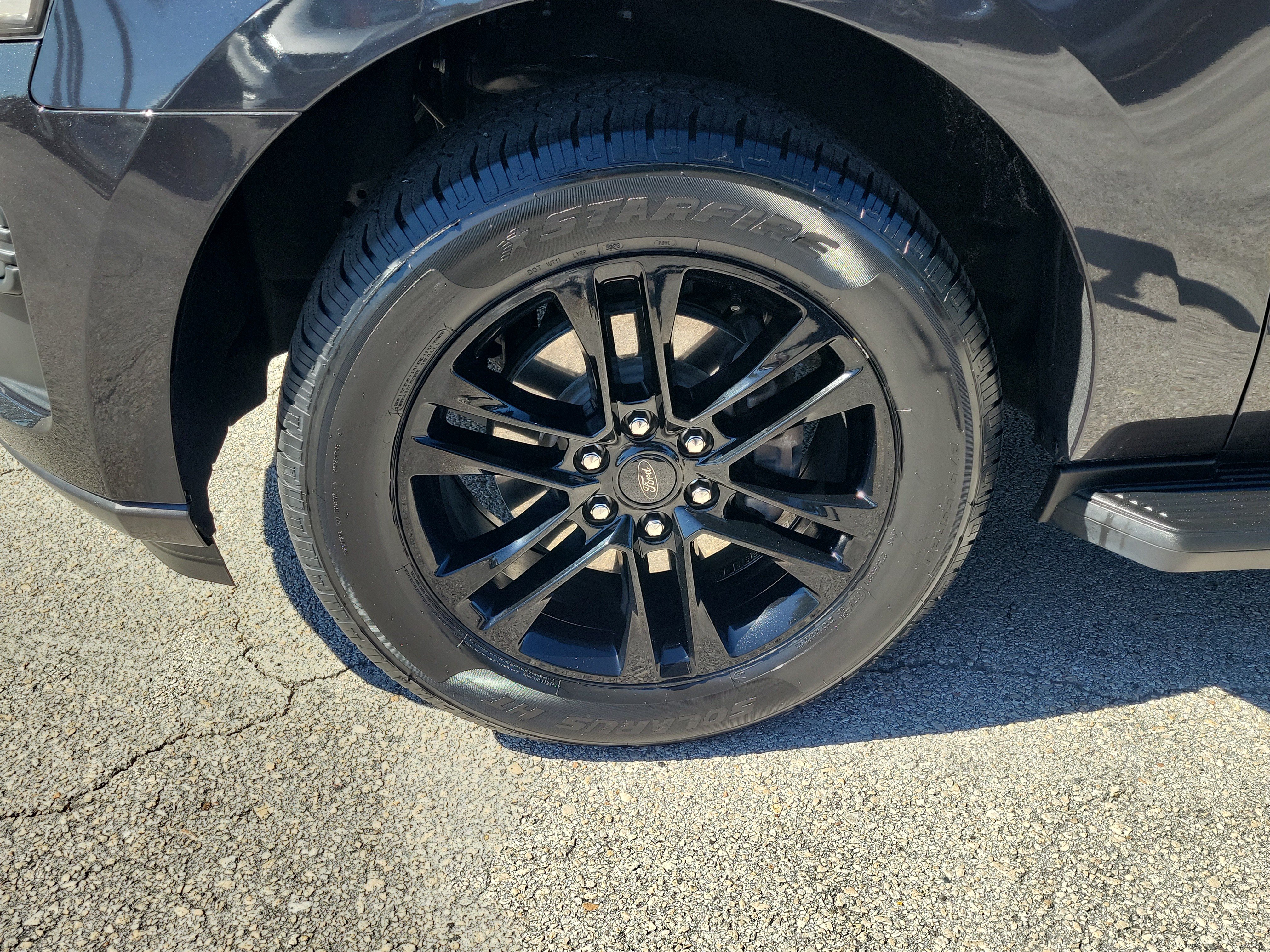 Certified 2024 Ford Expedition XLT RWD image 5