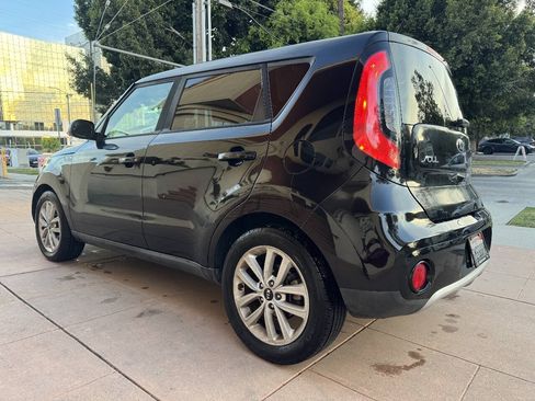 Used 2018 Kia Soul + FWD image 4