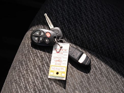 Used 2014 Toyota Sienna SE FWD image 45