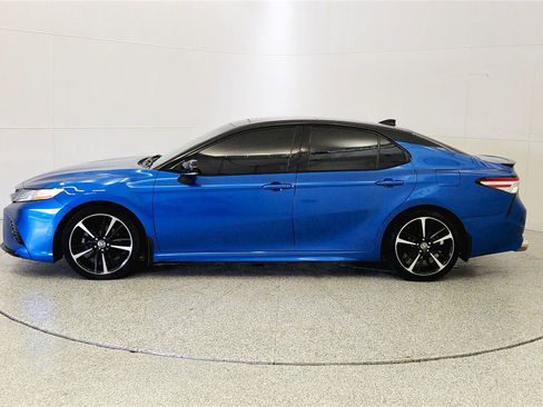 Used 2020 Toyota Camry XSE w/ Navigation Package FWD image 4