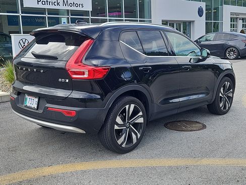 Used 2023 Volvo XC40 B5 Ultimate w/ Protection Package Premier AWD/4WD image 2