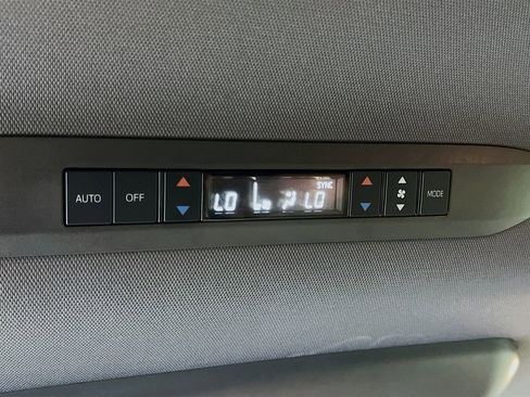 Used 2024 Toyota Sienna Limited FWD image 27