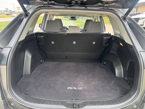 Used 2021 Toyota RAV4 XLE w/ Convenience Package image 11