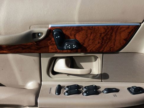 Used 2002 Mercury Grand Marquis LS image 38