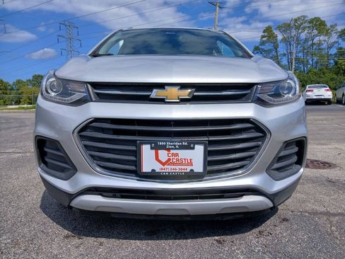 Used 2020 Chevrolet Trax LT w/ LT Convenience Package FWD image 2