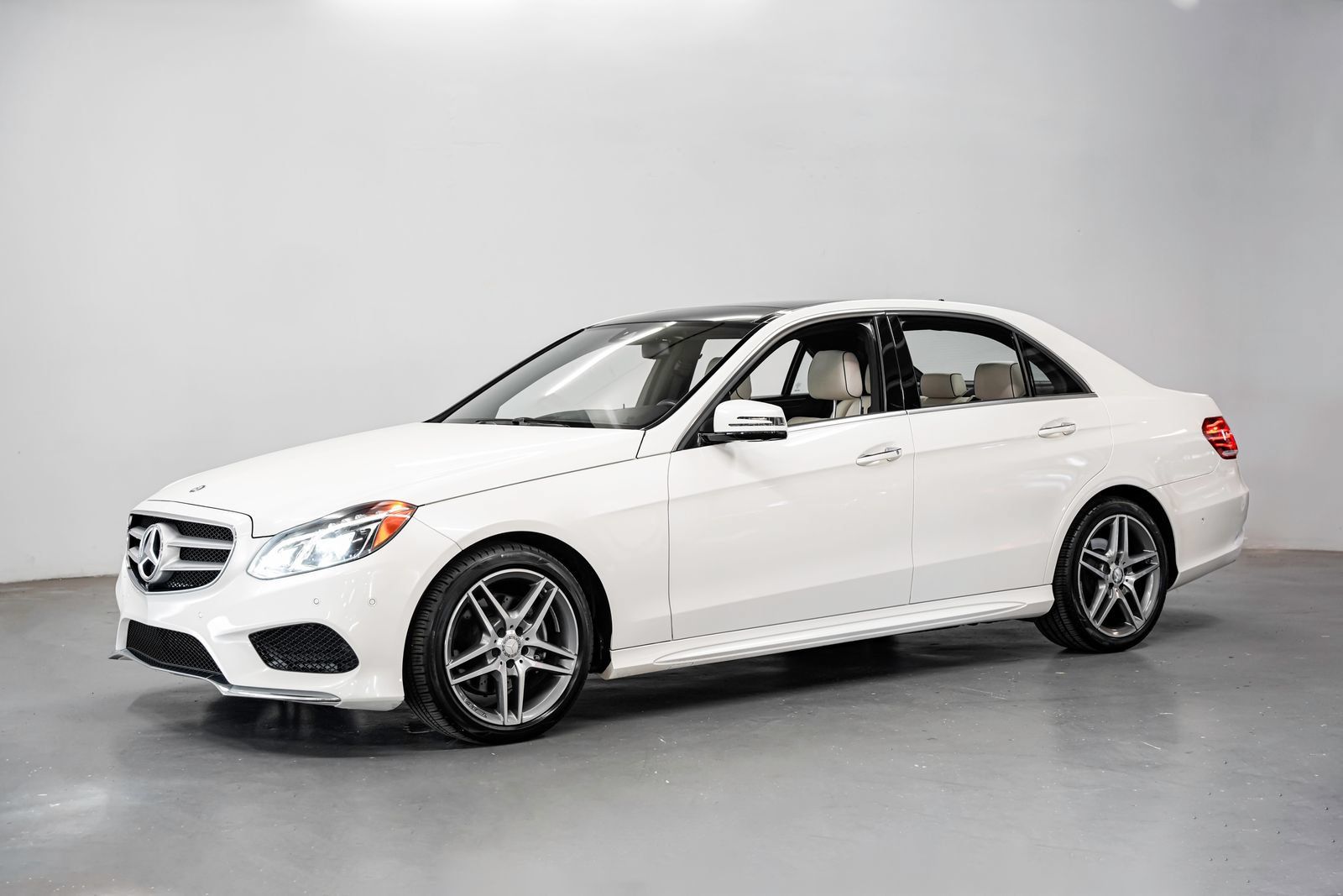 Used 2015 Mercedes-Benz E 400 Sedan image 6
