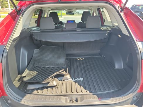 Used 2023 Toyota RAV4 XLE AWD/4WD image 9