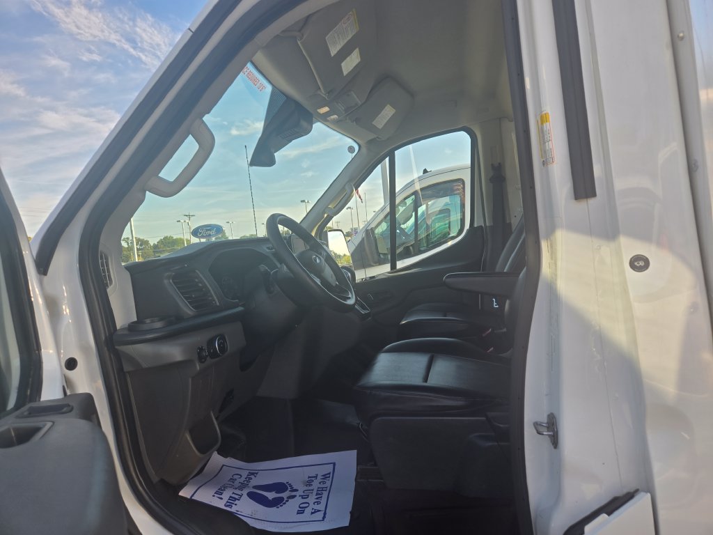 Used 2023 Ford Transit 350 DRW RWD image 6