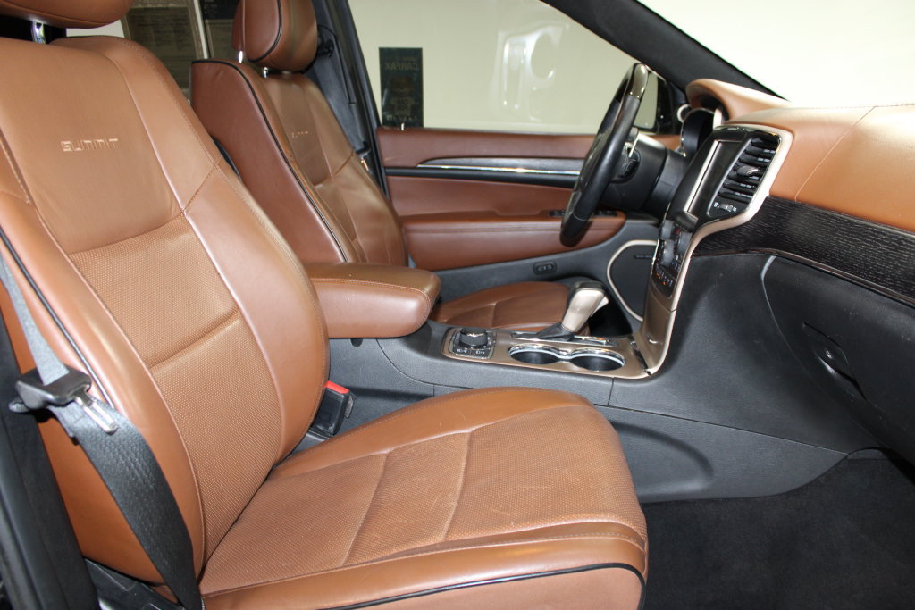 Used 2017 Jeep Grand Cherokee Summit AWD/4WD image 26