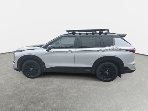 Used 2025 Mitsubishi Outlander Trail Edition image 8