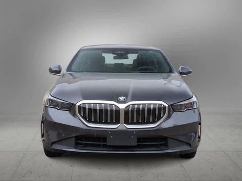 Used 2025 BMW 530i xDrive w/ Premium Package image 3