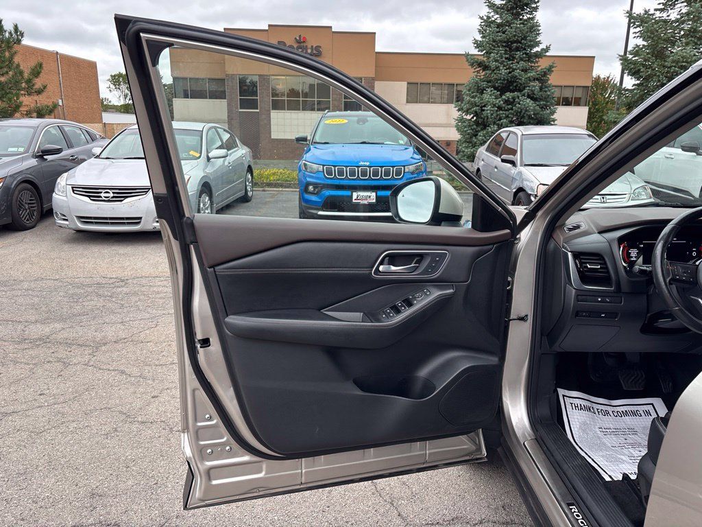 Used 2021 Nissan Rogue Platinum AWD/4WD image 18