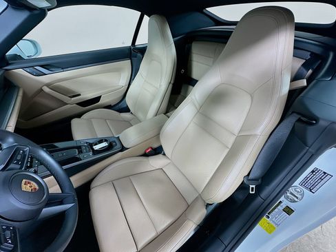 Used 2024 Porsche 911 Carrera RWD image 32