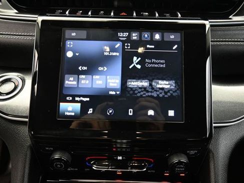 Used 2023 Jeep Grand Cherokee Laredo AWD/4WD image 12