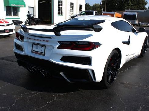 Used 2025 Chevrolet Corvette Z06 w/ Z07 Performance Package image 30